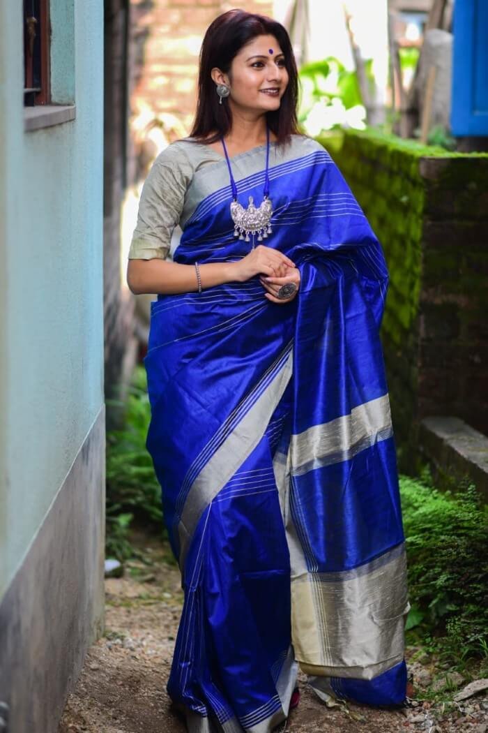 Blue Banglori Raw silk saree with cream lining - Designerkloth