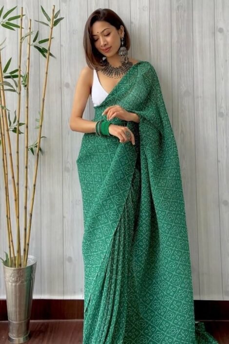 Georgette Crush Green Saree with Stitch Blouse-div01fab