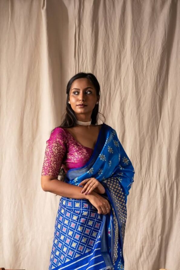 latest ikat pattu sarees in Blue-Ras09df